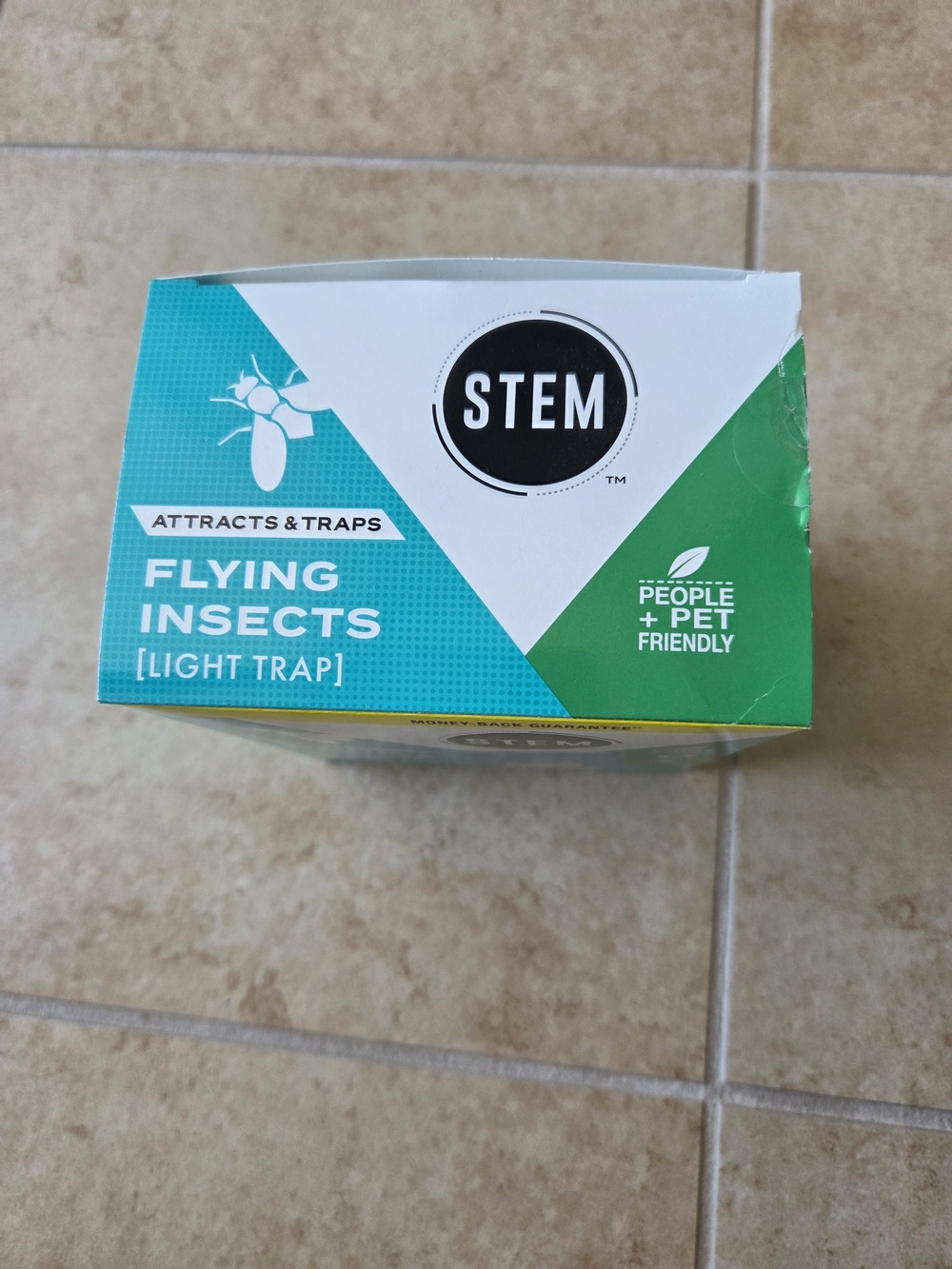 STEM Blue Flying Insects Light Trap - Plug-In Insect Attractor - Picture 3 of 6